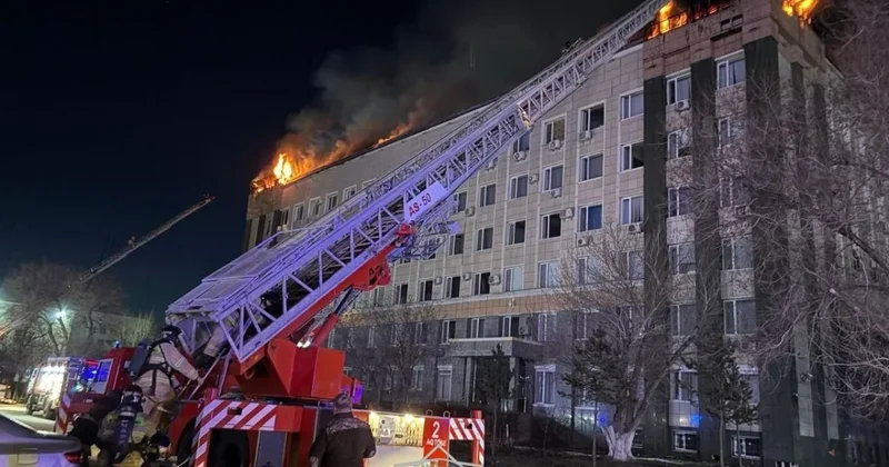 Появились кадры масштабного пожара в здании областного акимата в Актобе