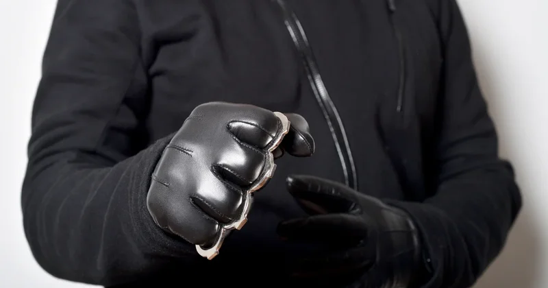 Онлайн продажи кастетов обернулись жесткими проверками в Казахстане