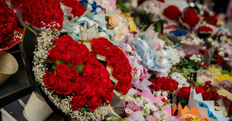 33 млн тенге и цветы от Мистера Икс : известной в Атырау блогерше сократили срок