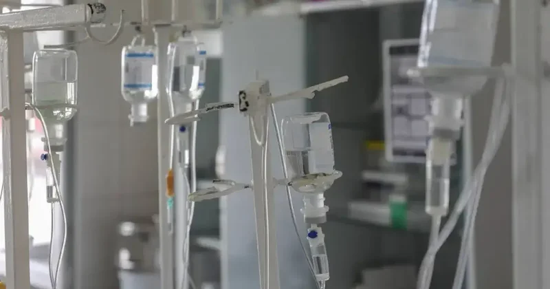 Девочке, отравившейся на территории школы в СКО, провели операцию