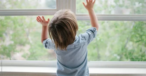 Пять детей выпали из окон с начала года в Мангистау