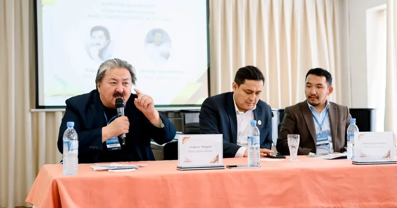 Әдеби сынның бәсі қандай?