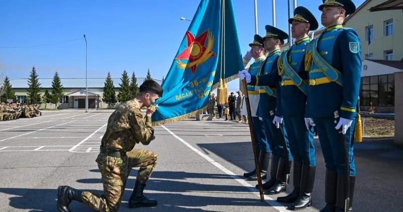 140 сарбаз Жауынгерлік тумен қоштасты, оның 20 сы әскери салада қалуды құп көрген