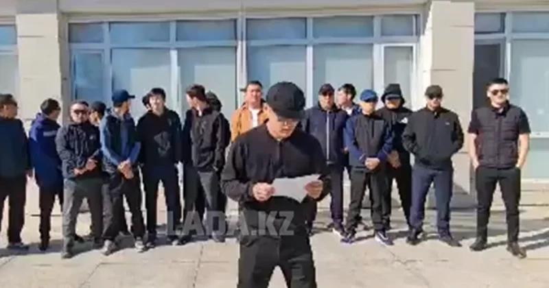 Нефтяники в Актау пожаловались президенту на низкие зарплаты и работодателя