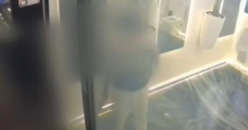 Мужчина повредил интерьер в новом туалете в центре Шымкента и вызвал резонанс