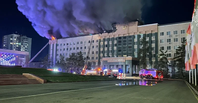 Ақтөбеде облыс әкімдігінің ғимараты өртеніп жатыр