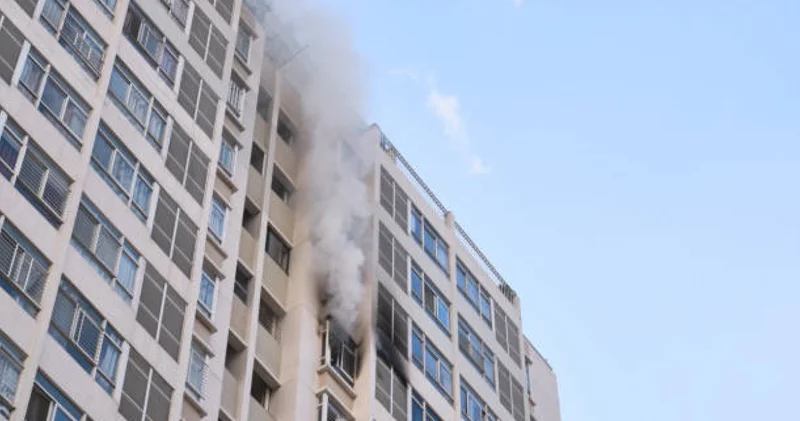 Бірнеше балкон отқа оранды: Астанадағы тұрғын үйдің бірінен өрт шықты