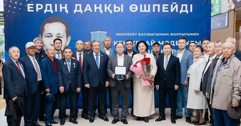 ​Атырауда Халық қаһарманы атағы берілген майдангердің ұлын қарсы алды​