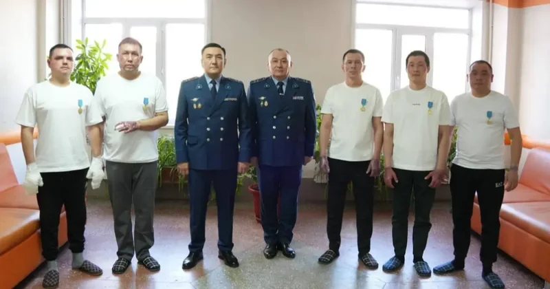 Полицейских, эвакуировавших жителей при взрыве газа в Шахтинске, наградили медалями
