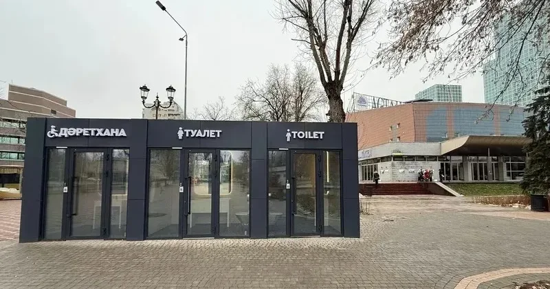 Астанада хайп қуамын деп қоғамдық дәретханада видео түсірген екеу сотталатын болды