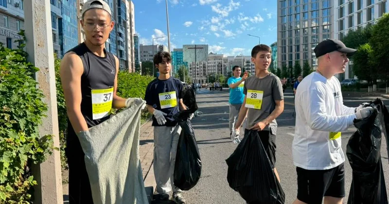 Astana Half Marathon қатысушылары Таза Қазақстан акциясын қолдап, плоггинг өткізді