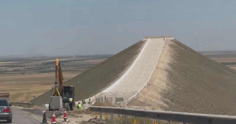 Тараз Шымкент тас жолындағы ерекше бұрылыс қазақстандықтардың сұрағын тудырды
