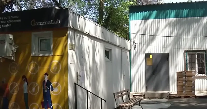 В онкоцентре Алматинской области больных принимают в душных боксах. Почему строить здание даже не начали