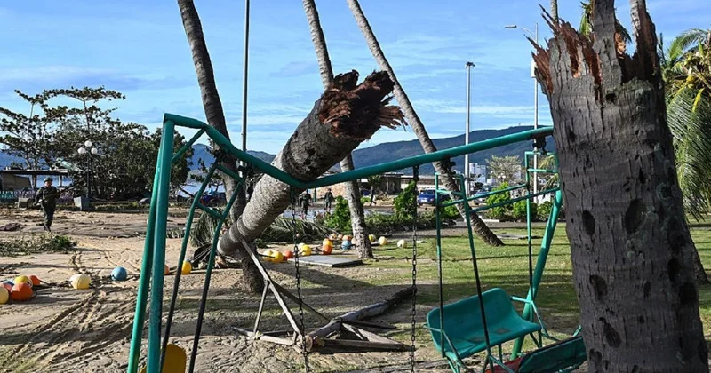 Тайфун Калмаэги обрушился на Вьетнам, есть погибшие (фото, видео)