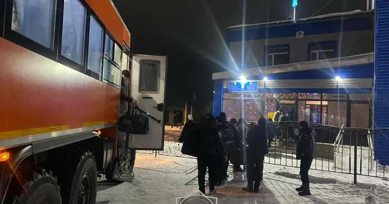 Более 50 граждан Таджикистана эвакуировали с трассы в Акмолинской области (ВИДЕО)