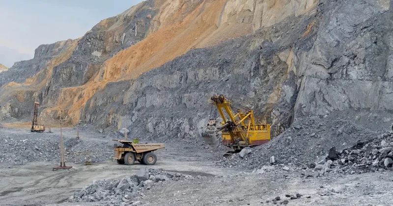 Незаконную добычу полезных ископаемых выявили в Туркестанской области: сельского акима уволили