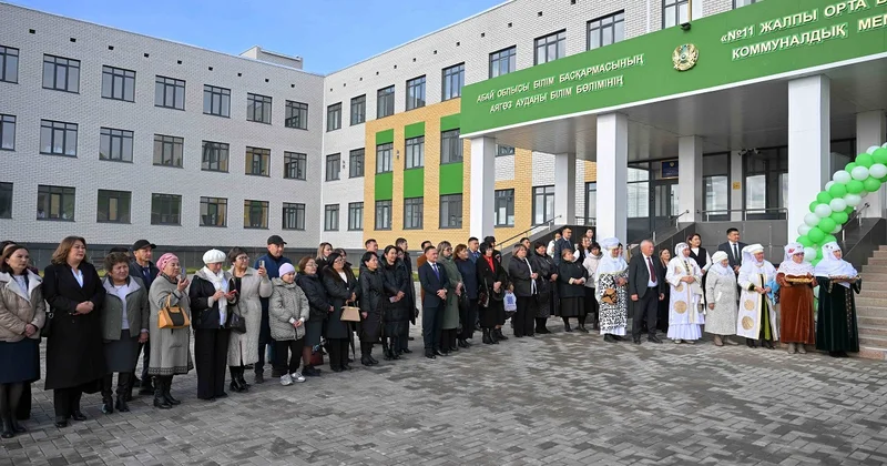 У школы новоселье!