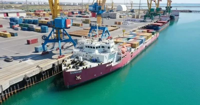 Непогода и низкий уровень воды в Актау замедлили экспорт казахстанского зерна