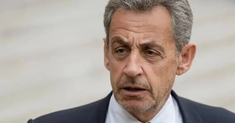 Саркози түрме тамағынан қауіптеніп, тек йогурт жейді