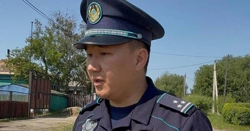 Петропавлда қазақ полицейді иттер деп атап, қорқытқан азамат сотталды