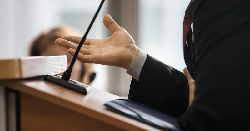 Казахстанец спорил и говорил вне очереди, за что был наказан