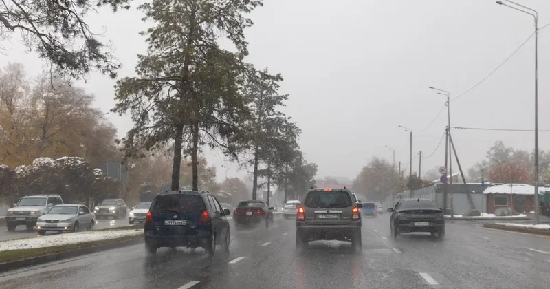 Безопасные и универсальные: впервые в Казахстане разработали стандарт материалов против гололёда в условиях города