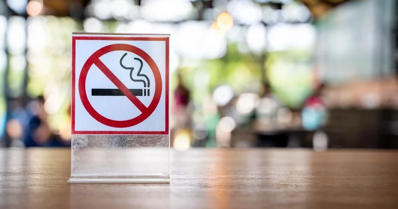 Кампании тотального запрета не проходят : политолог предложил изменить подход к алкоголю и сигаретам