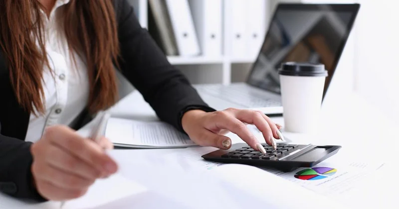 Перечислила на свой счет 17 млн тенге : бухгалтер пока осталась на свободе в СКО