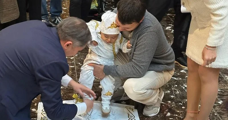 Саясат Нурбек провел обряд тұсау кесу в Вашингтоне