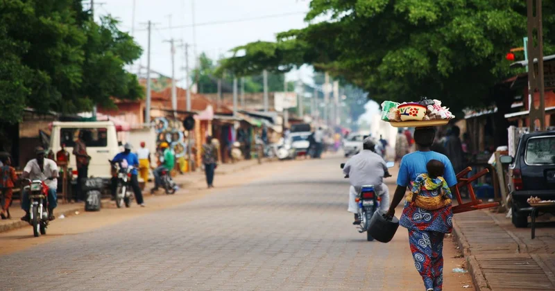 Военные в Бенине утверждают, что захватили власть и отстранили президента