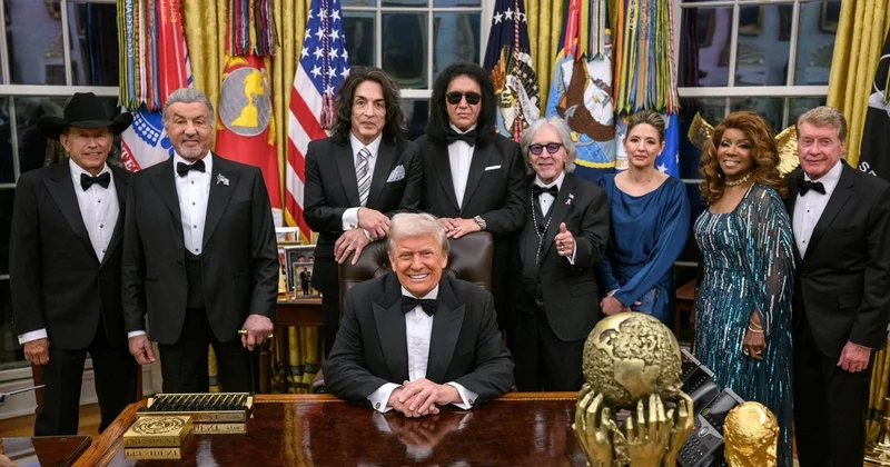 Трамп наградил Сильвестра Сталлоне, группу Kiss и Глорию Гейнор