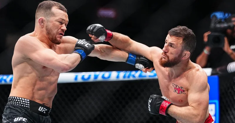 Петр Ян победил Мераба Двалишвили и вновь стал чемпионом UFC
