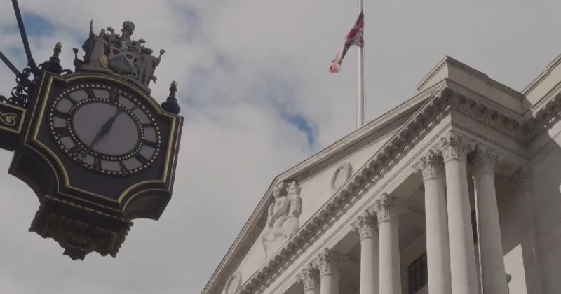 Британия фастфуд жарнамасына шектеу енгізді