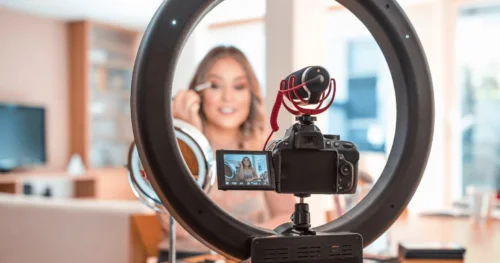 Приравнять блогеров к предпринимателям предложили в Кыргызстане