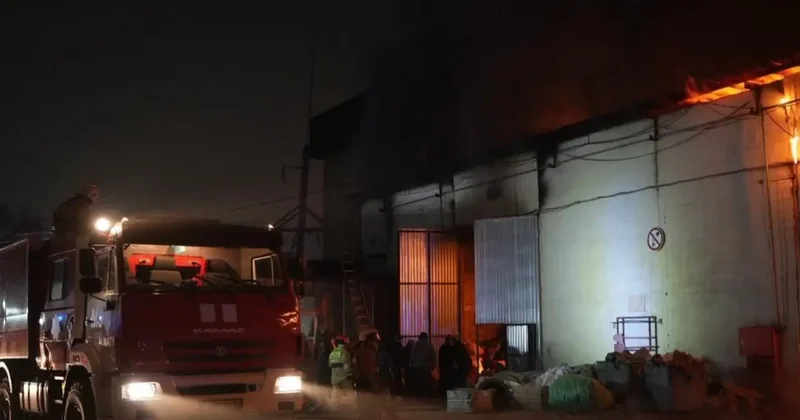 Пожар на складе в Алматы, охвативший 1900 квадратных метров, потушили