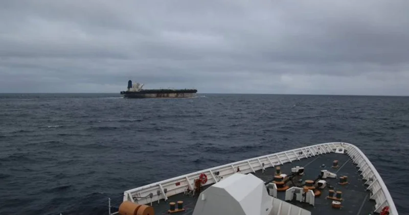 Ресей АҚШ тың бейтарап суларда Ресей туы астындағы көлеңкелі флот танкерін басып алуын айыптады