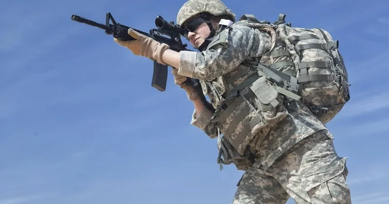 АҚШ армиясында әйелдер ерлермен бірдей әскери дайындықтан өтеді