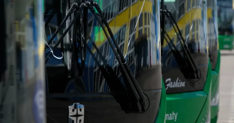 Схемы движения восьми автобусных маршрутов изменят в Алматы