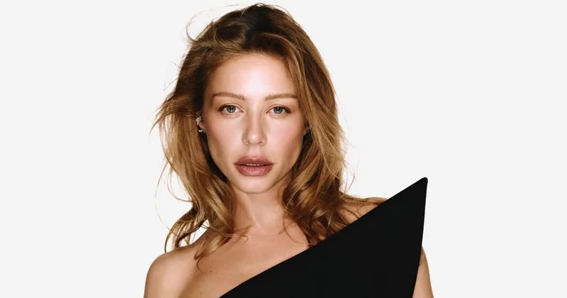 Тина Кароль в мини платье приворожила фанатов