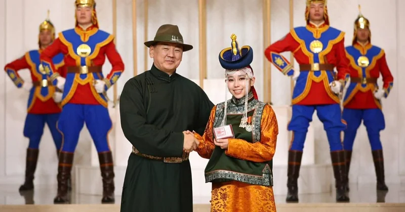 Моңғолия Президенті Астанада өткен Silk Way Star байқауының жеңімпазын марапаттады