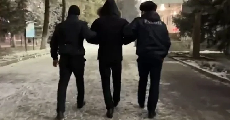 Талдыкорганца задержали после того, как он около получаса провел у банкомата (видео)