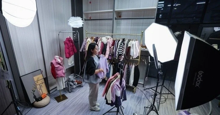 Қытай онлайн сауда мен тікелей эфирдегі коммерцияны қатаң реттейді