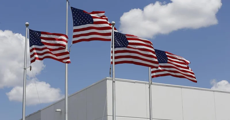 Сенат США может запретить Трампу применять военную силу в Венесуэле