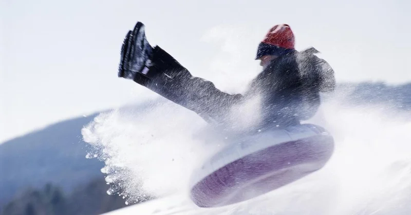 Люди на тюбингах слетели в овраг в Туркестанской области