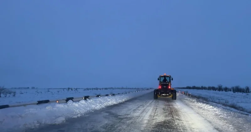 БҚО да жолды күтіп ұстамаған мердігер мекемеге айыппұл салынды