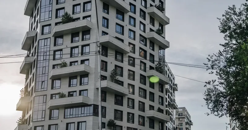 Хуже попрошаек : жительница Астаны пожаловалась на навязчивых риелторов