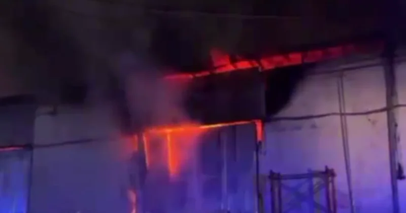 Крупный пожар на складе тушат в Алматы