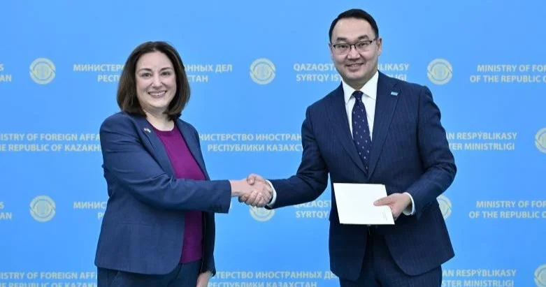 АҚШ тың Қазақстандағы Елшісі сенім грамоталарының көшірмесін табыстады
