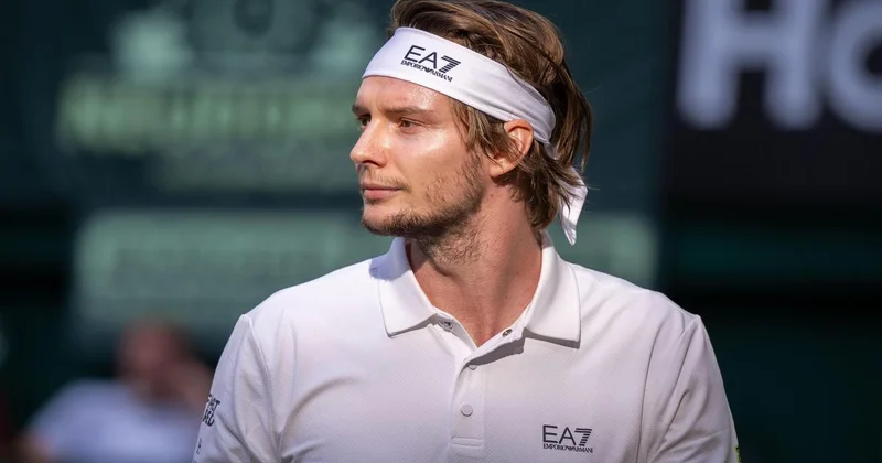 Александр Бублик с уверенной победы стартовал на первом турнире сезона