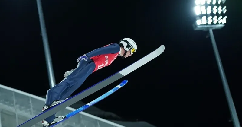 Шаңғымен тұғырдан секіру: қазақстандықтар Төрт тұғыр турнесінде қалай өнер көрсетті